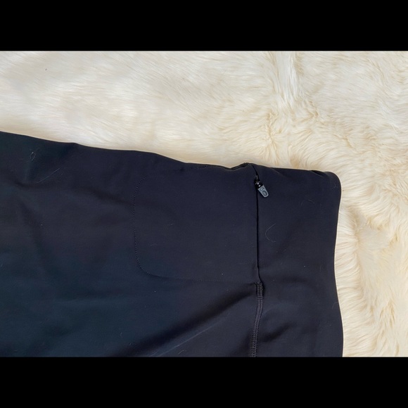 GapFit Eclipse Black Crop Capri Legging - Picture 5 of 5